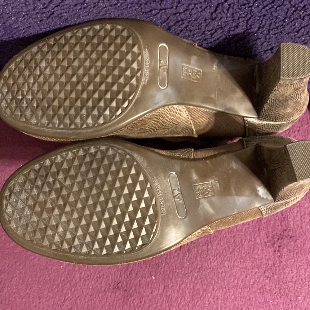 Boots - Picture 3 of 3